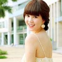 Ngọc Trinh mặc gì cho ngày nóng?